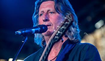 Steve Knightley singing into microphone