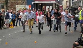 Totnes Orange Races