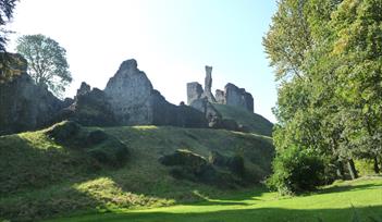 Okehampton Castle, Two Castles Trail