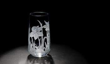 Daffodil Hand Engraved Vase
