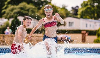 Ashburn Springs Outdoor Pool