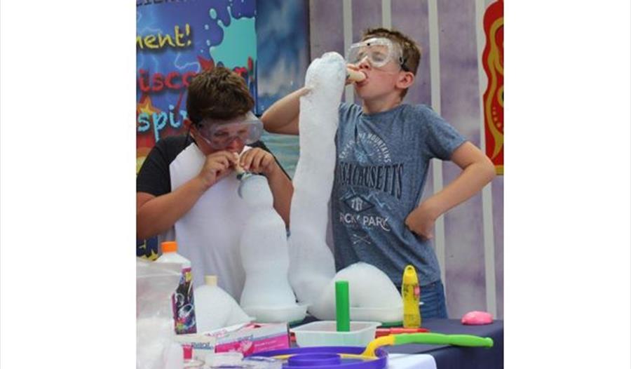 Fizz Pop Science Workshops at Pennywell
