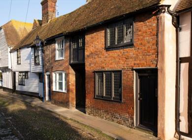 4 Church Square - Classic Cottages, Kent