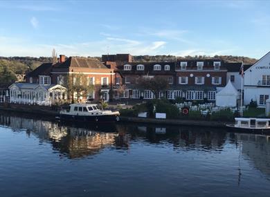 Riverside hotel Macdonald Compleat Angler.