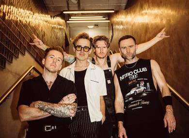  <img src="McFly" alt="">