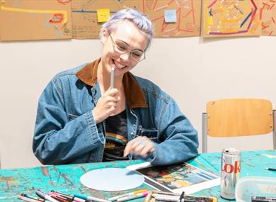 An image of a participant in the Drink and Draw workshop.