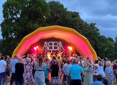 Outdoor performance of ABBA by Moonlight