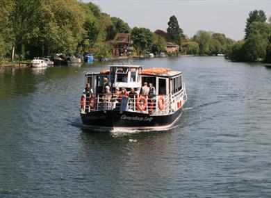 Thames Rivercruise - Caversham lady - tripping