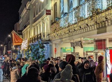 Windsor and Eton Living Advent Calendar | crowds gathered on Windsor High Street