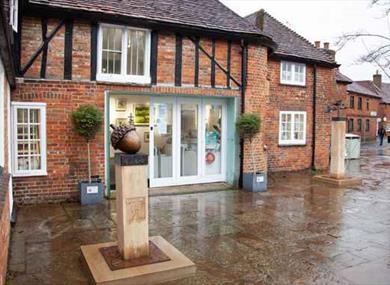 New Ashgate Gallery Farnham - Sculpture by David Mayne