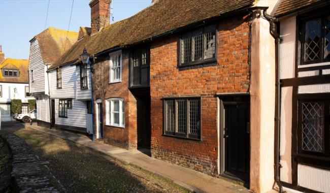 4 Church Square - Classic Cottages, Kent
