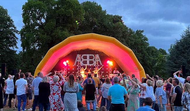 Outdoor performance of ABBA by Moonlight