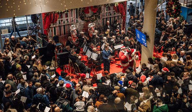 Howden Christmas Racing Weekend at Ascot | people carol singing with Ascot Brass Band