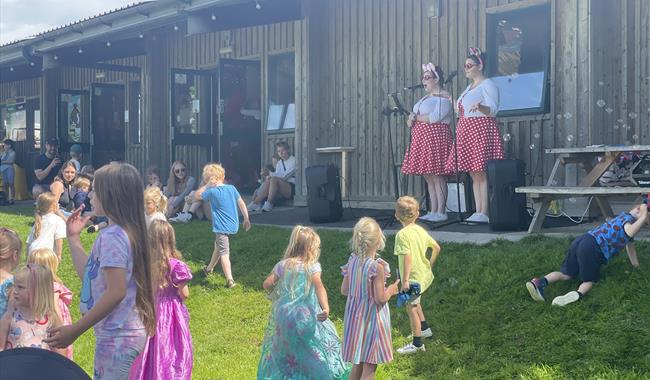 Children dancing to Disney singers