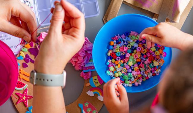 Little Crafters: Busy Bees & Bugs