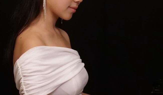 Nurry Lee at Piano