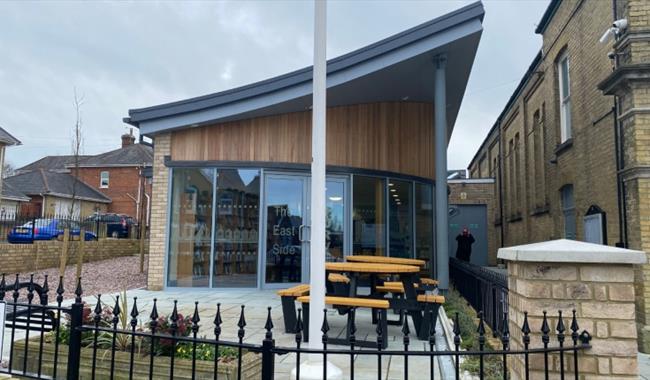 Isle of Wight, Tourist Information Point, East Cowes, Outside seating space
