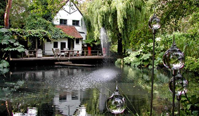 HANNAH PESCHAR SCULPTURE GARDEN SURREY INGLATERRA