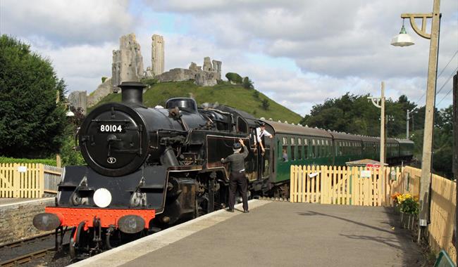 Train in front of Corfe Castle