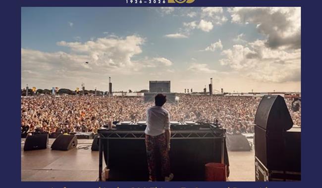 Annie Mac performing a DJ set on the Common Stage at Victorious Festival