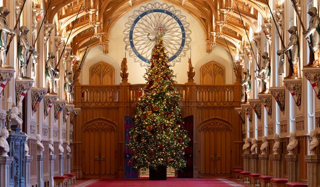Christmas at Windsor Castle | Christmas tree in St George's Hall © Royal Collection Enterprises Limited 2025 | Royal Collection Trust.