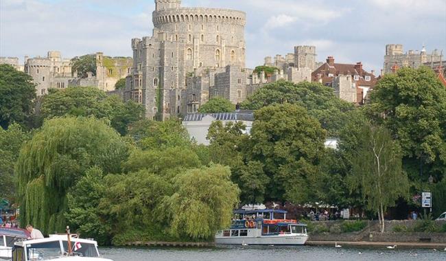 Image of Windsor Castle from the River Thames