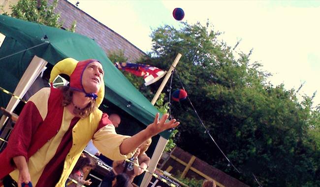 A juggling Jester