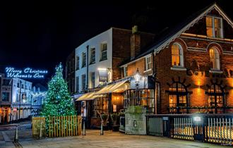 Eton Christmas Lights, image courtesy @raashonthegram