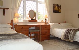 Sue Simmonds B&B, 61 Hill Farm Road, Marlow Bottom