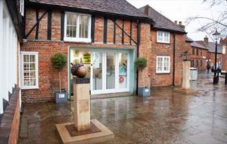 New Ashgate Gallery Farnham - Sculpture by David Mayne