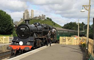 Train in front of Corfe Castle