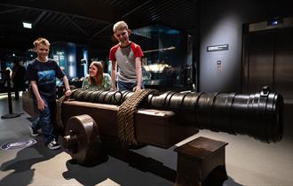 Children with a cannon at the Mary Rose museum