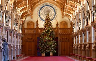 Christmas at Windsor Castle | Christmas tree in St George's Hall © Royal Collection Enterprises Limited 2025 | Royal Collection Trust.
