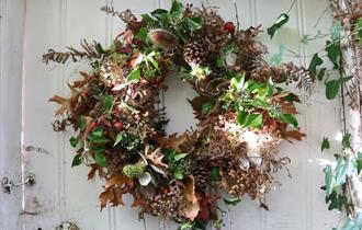 <img src="wreath.jpg" alt="">