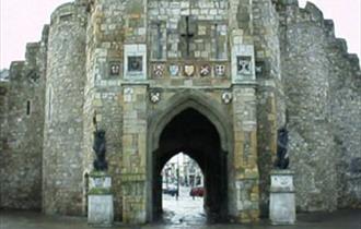 Southamptons Western Walls and Vaults Walk