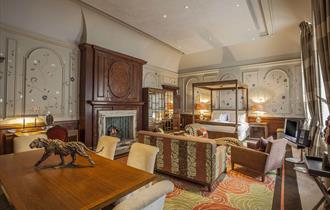The Roseate Suite, Reading