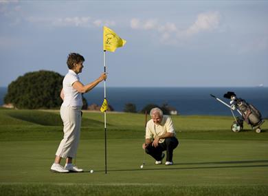 Couple playing golf at North Foreland. Credit Tourism at Thanet District Council