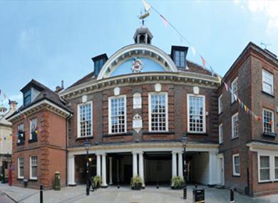 Photo of exterior of Guildhall Museum