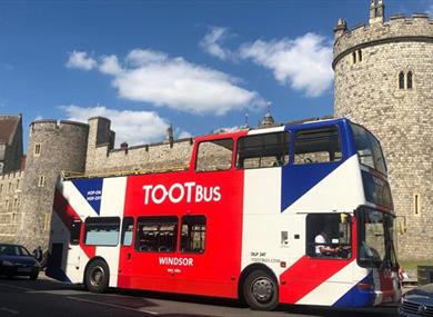 Tootbus Windsor outside Windsor Castle