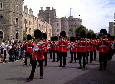 Spirit of England Tours: Windsor Castle and Guard March