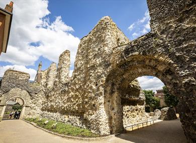 Walls of the ruined Reading Abbey