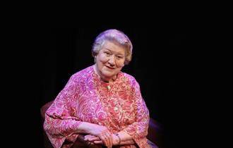 Facing The Music: A Life in Musical Theatre Patricia Routledge with Edward Seckerson