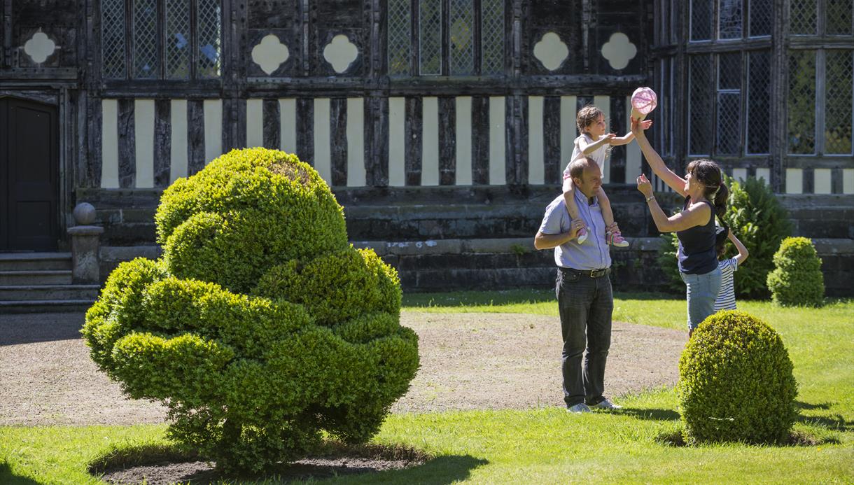 are dogs allowed at rufford old hall