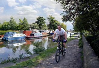Maghull to Aintree Leeds-Liverpool Canal Walk or Cycle