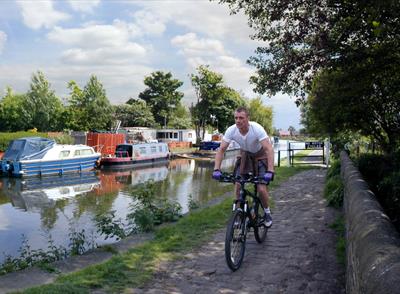 Maghull to Aintree Leeds-Liverpool Canal Walk or Cycle