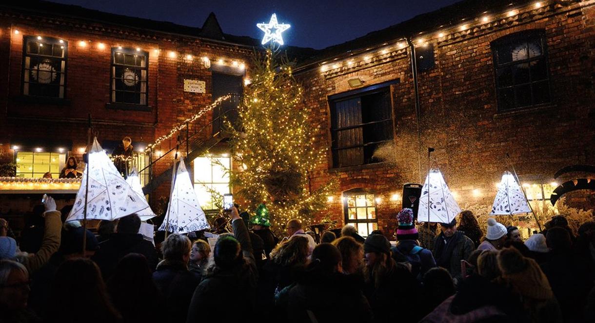 Gladstone Christmas Lights 2022 Christmas Lights Switch On & Lantern Parade - Enjoy Staffordshire