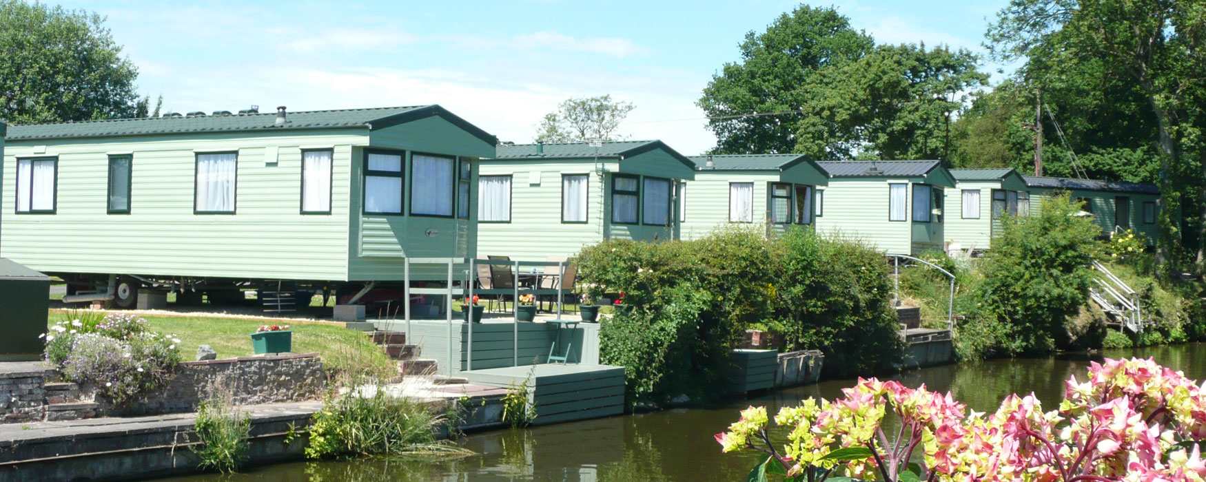 Mobile holiday homes adjacent to the canal