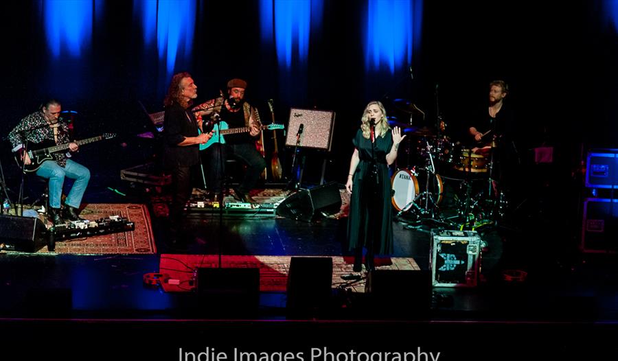 Saving Grace featuring Robert Plant & Suzi Dian