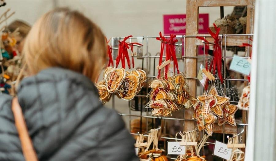 Image of someone browsing the Christmas Market at Raby