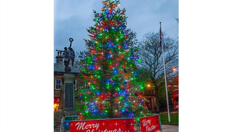 Glossop Christmas Lights Switch On
